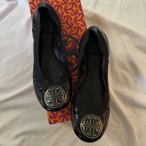 Tory Burch Caroline Ballet Flats Gold/Black Patent Leather/Elastic 6.5
